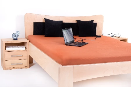 Čalouněná postel 2